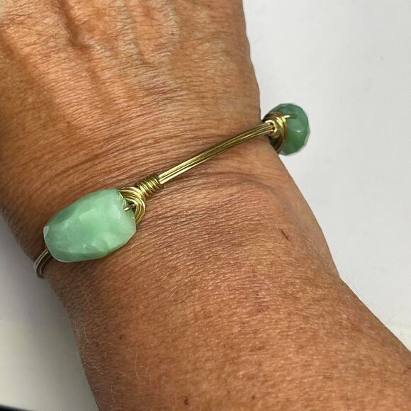 BOURBON & BOWETIES gold tone bracelet bangle mint green cut stone signed jewelry - Picture 2 of 7